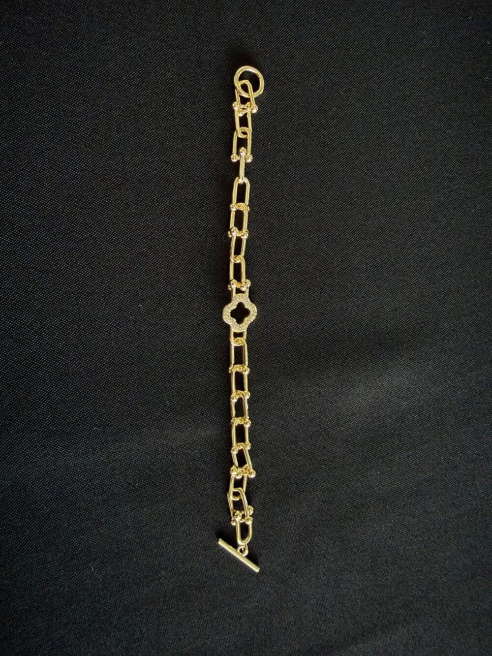 Gold-Tone U-Link Toggle Bracelet with Crystal Clover Charm – 7"